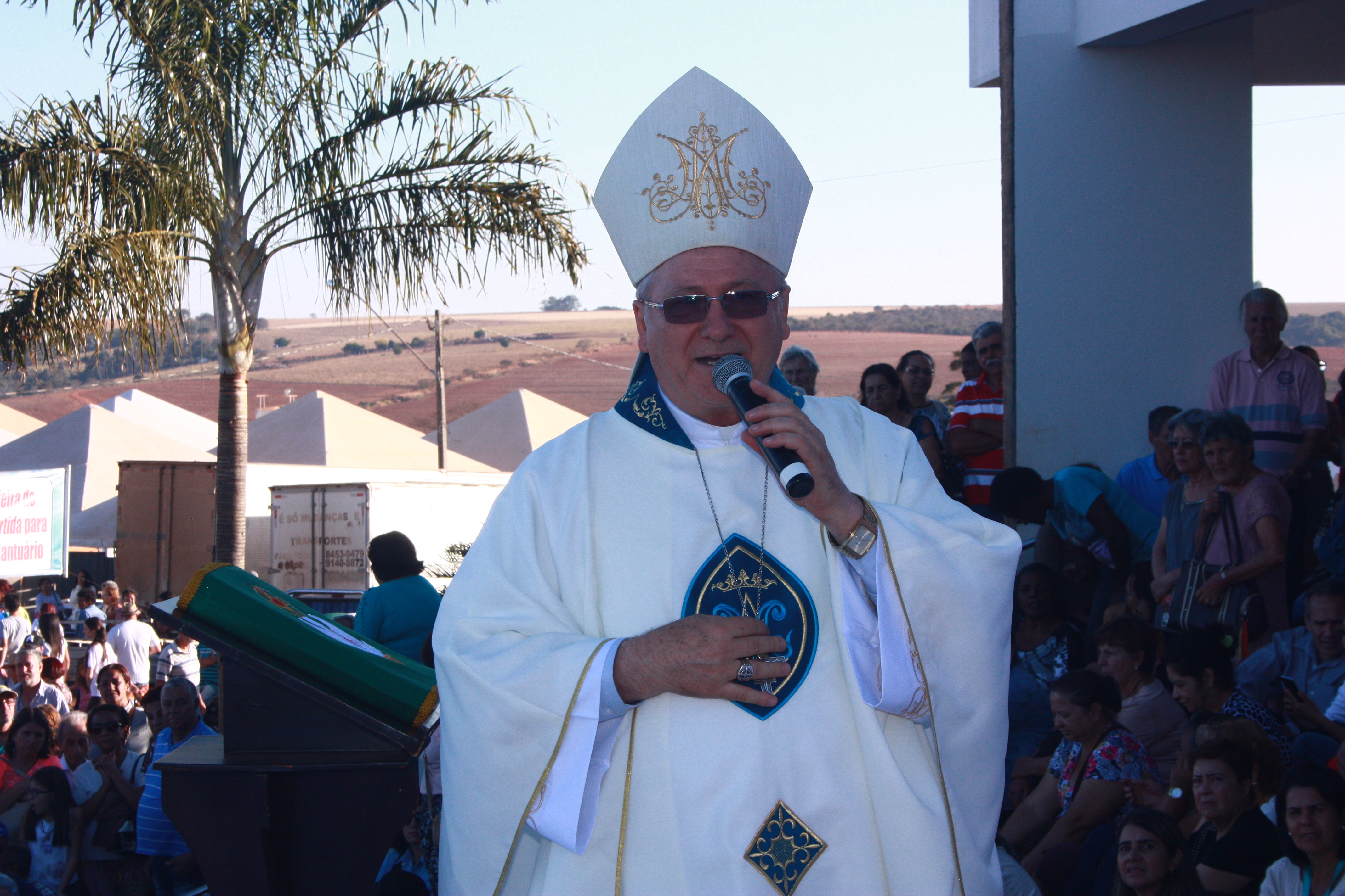 A solenidade histórica de assinatura do Decreto, pelo Bispo Dom Frei Cláudio Nori, emocionou os presentes e marcou um novo e importante capitulo na historia religiosa de Perdizes.